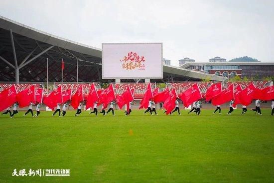 本片最大魔头塞尔红袍女巫“强大又无情”，可以随意地操纵时间和空间，她暗藏可怕的阴谋，想用逆天巫术一统无冬城，心狠手辣的她与贪婪爱财的弗奇狼狈为奸，结为“盟友”